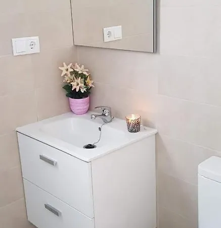 1 1 Bedroom 45 Seconds From The 1 Apartment *