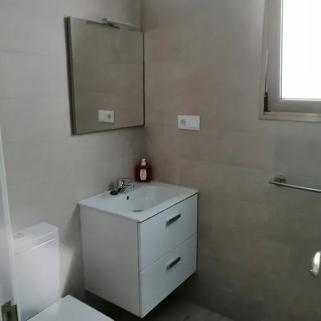 1 1 Bedroom 45 Seconds From The 1