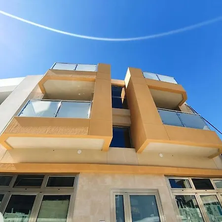 1 1 Bedroom 45 Seconds From The 1 Apartment *