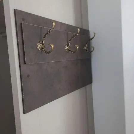 1 1 Bedroom 45 Seconds From The 1 Apartment *
